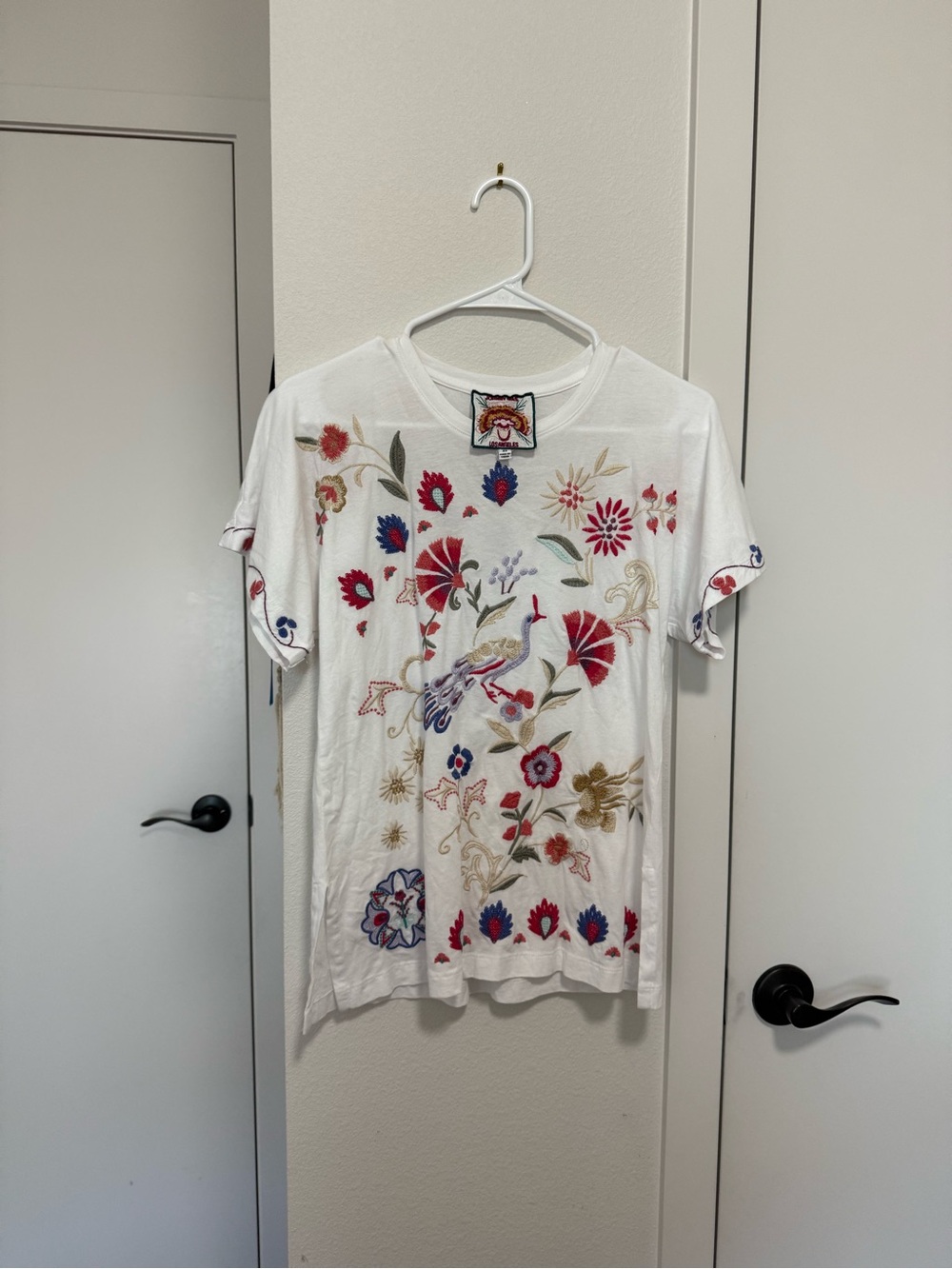 Johnny Was White Embroidered Floral & Bird Short Sleeve Tee